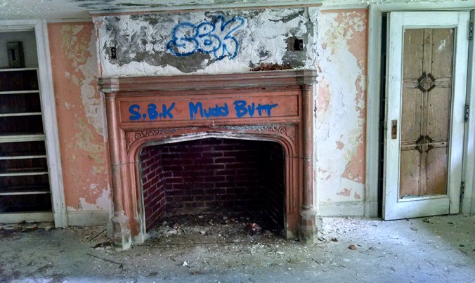 Ye olde Dundas graffiti. Case and point