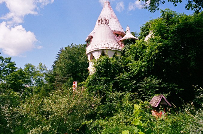 Mother Hubbard and Hansel & Gretel have some gardening to do.
