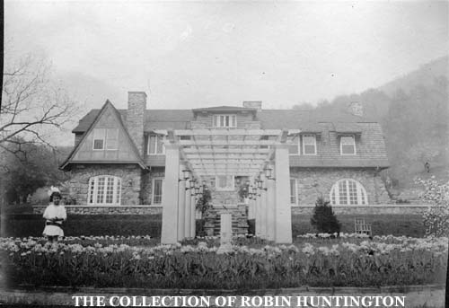 The facade of the manor as it originally stood.